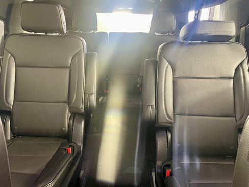 Used 2025 GMC Yukon XL Denali AWD/4WD image 22