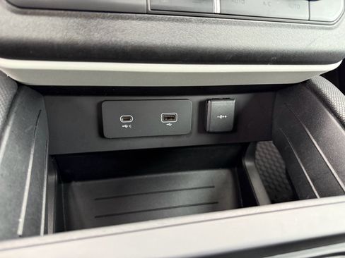 Used 2022 Land Rover Defender 90 X-Dynamic SE image 18