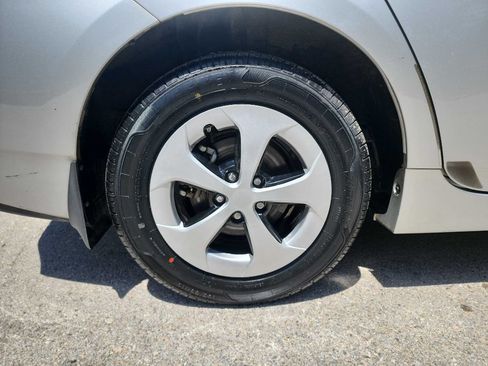 Used 2012 Toyota Prius Three FWD image 7