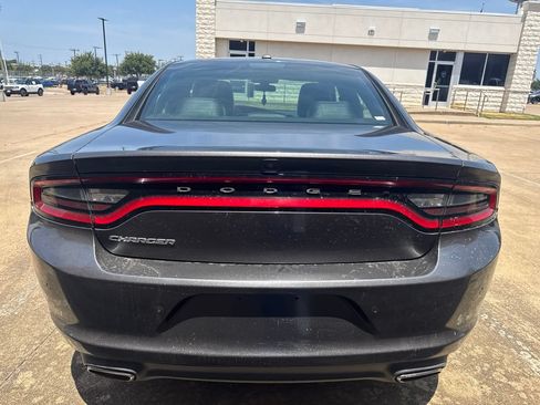 Used 2019 Dodge Charger SXT w/ Leather Interior Group RWD image 6