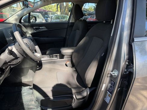 Used 2025 Kia Sportage LX image 31
