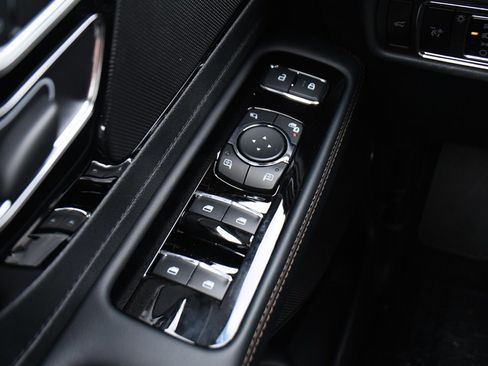 Used 2025 Lincoln Aviator AWD image 28