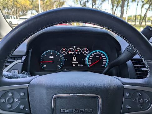 Used 2018 GMC Yukon Denali image 32