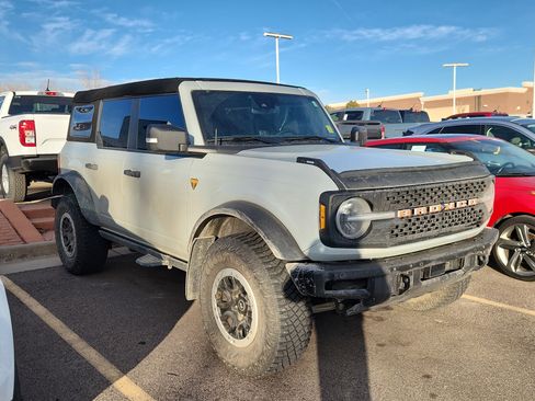 Used 2023 Ford Bronco Badlands w/ Sasquatch Package image 3