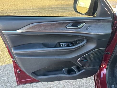 Used 2022 Jeep Grand Cherokee L Overland image 12