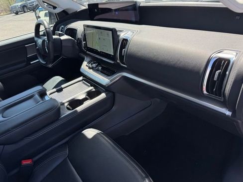 Used 2025 Ford Expedition Platinum AWD/4WD image 28
