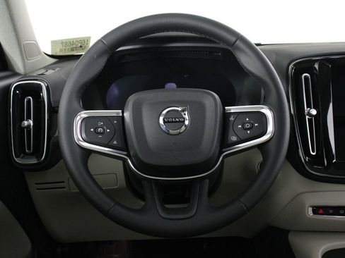 Used 2023 Volvo XC40 B5 Ultimate w/ Protection Package Premier AWD/4WD image 8