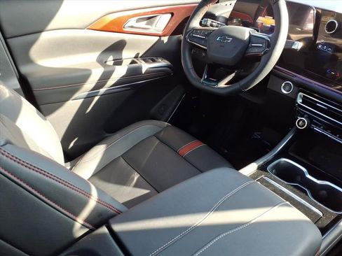 Used 2024 Chevrolet Traverse RS image 14