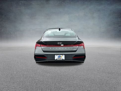 New 2025 Hyundai Elantra Limited image 30