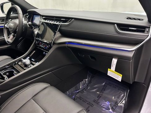 New 2025 Jeep Grand Cherokee Overland w/ Adv Protech Group III image 18