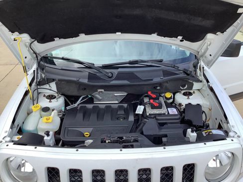 Used 2014 Jeep Patriot Latitude FWD image 27