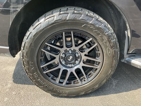 Used 2022 Ford Expedition Limited RWD image 9