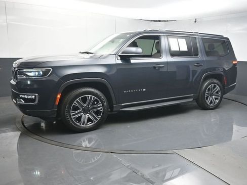 Used 2022 Jeep Wagoneer Series III w/ Flexible Seating Group image 4