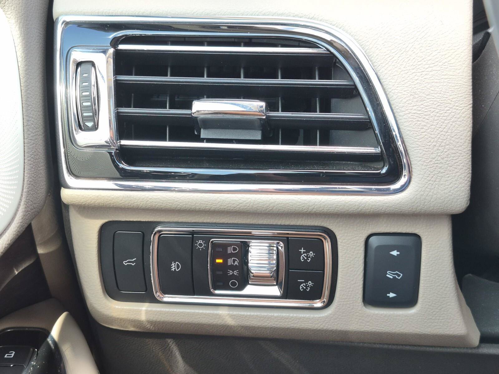 Used 2024 Lincoln Navigator Reserve AWD/4WD image 38