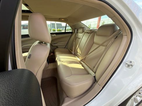 Used 2013 Chrysler 300 RWD image 30