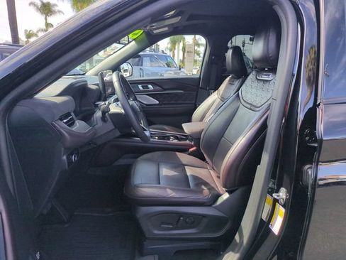 Used 2025 Ford Explorer Platinum w/ Ultimate Package AWD/4WD image 15