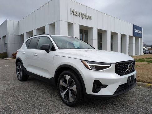 Certified 2023 Volvo XC40 B5 Plus w/ Driver Assist Package image 2