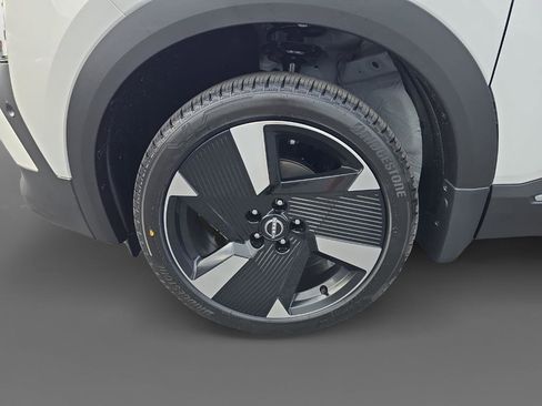 New 2025 Nissan Kicks SR image 9