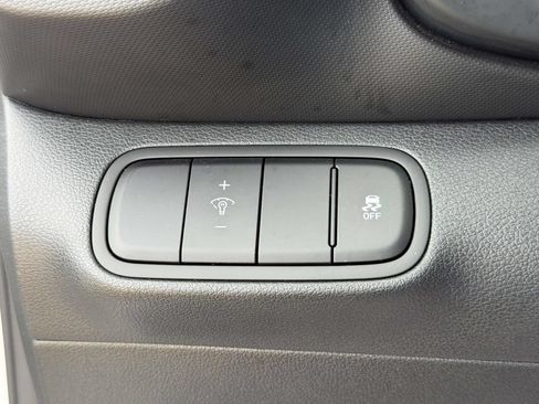 Certified 2023 Hyundai Venue Limited FWD image 20