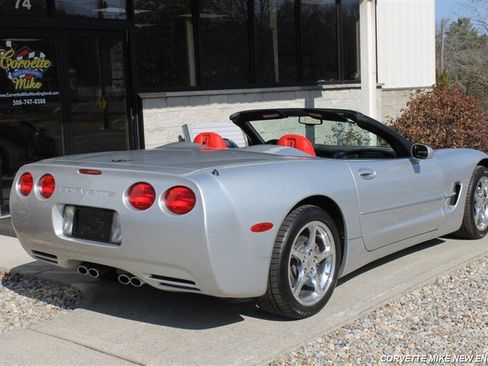 Used 2001 Chevrolet Corvette Coupe w/ Preferred Equipment Group2 RWD image 25
