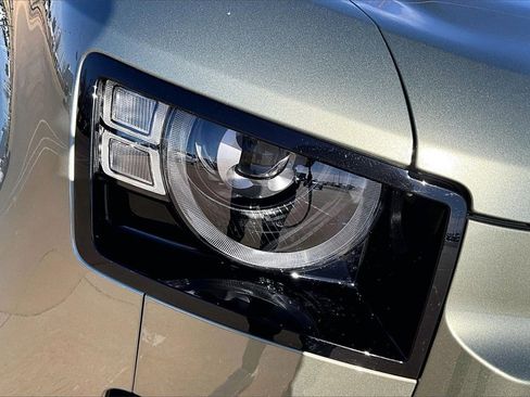 Certified 2025 Land Rover Defender 110 X-Dynamic SE image 30