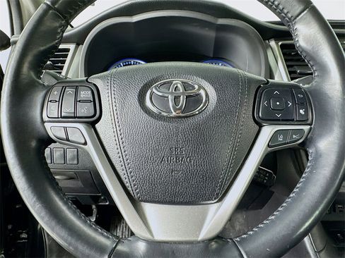 Used 2019 Toyota Highlander SE image 36