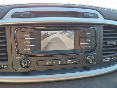 Used 2018 Kia Sorento LX AWD/4WD image 22