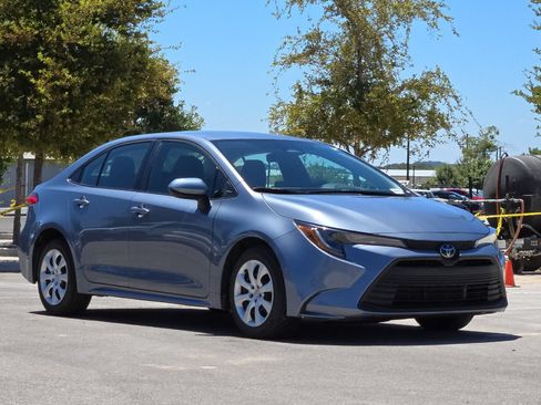 Certified 2025 Toyota Corolla LE FWD image 7