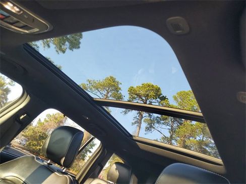 Used 2025 Jeep Grand Cherokee Limited w/ Luxury Tech Group II image 23