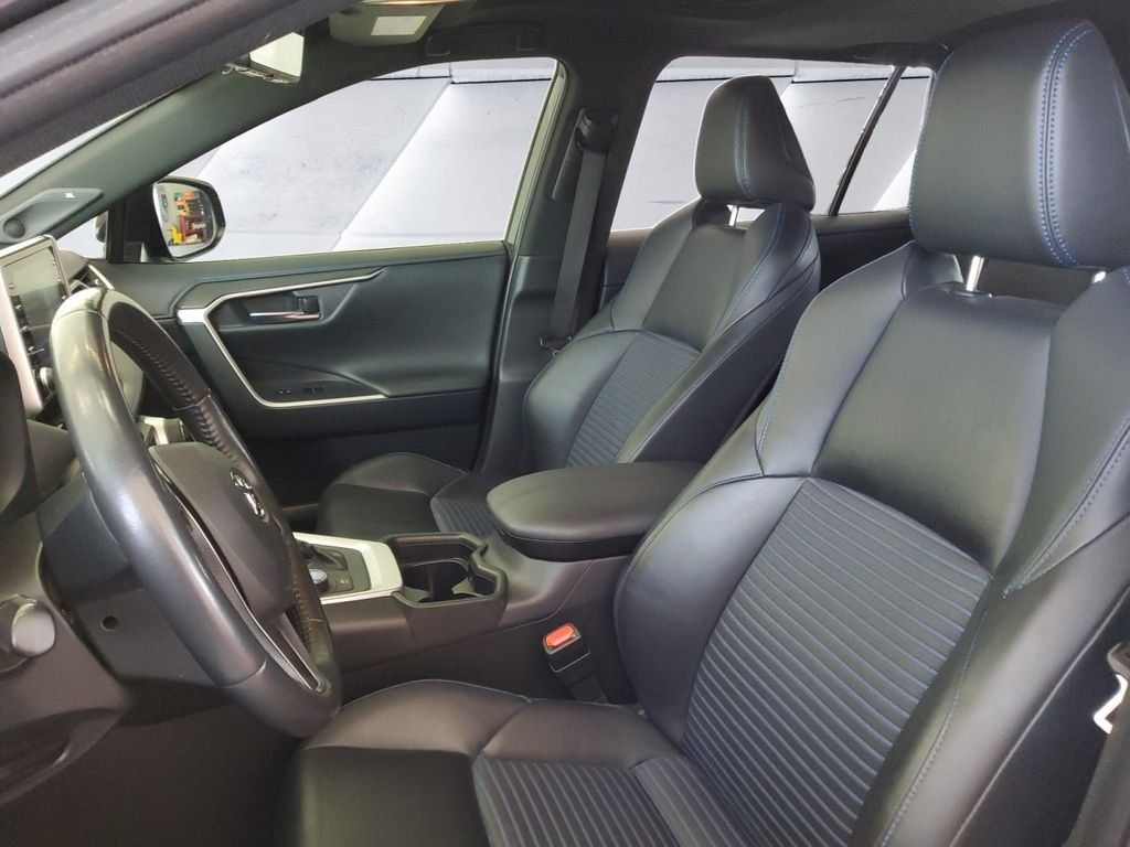 Used 2019 Toyota RAV4 XSE w/ XSE Weather Package AWD/4WD image 8
