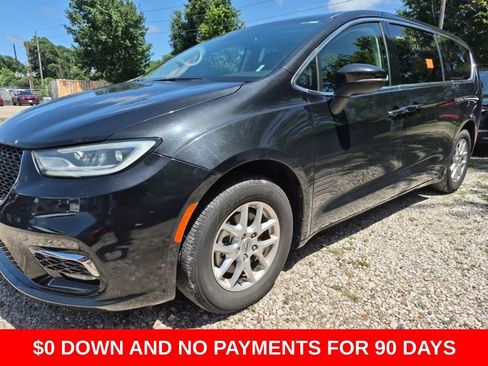 Used 2023 Chrysler Pacifica Touring-L FWD image 1