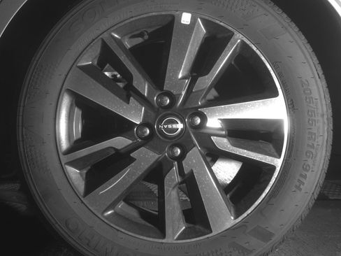 Used 2025 Nissan Versa SV image 14