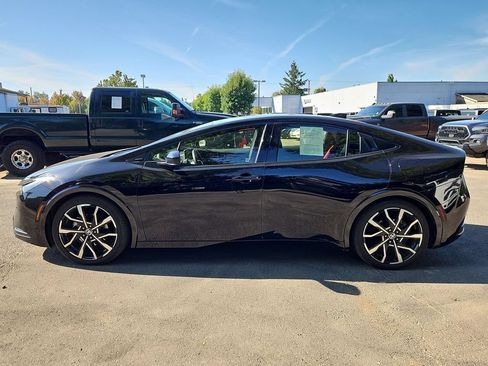 Used 2024 Toyota Prius Prime FWD image 4