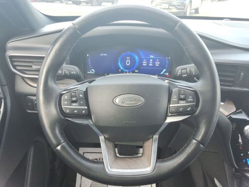 Used 2022 Ford Explorer Platinum w/ Equipment Group 601A image 11