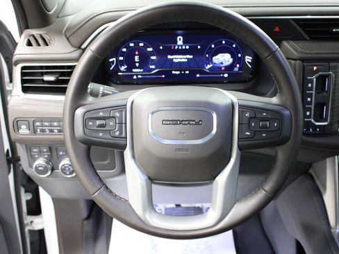 Used 2024 GMC Yukon XL Denali AWD/4WD image 18