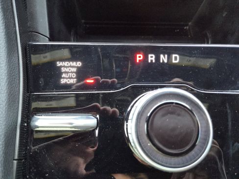 Used 2024 Jeep Grand Cherokee Limited w/ Black Appearance Package image 35