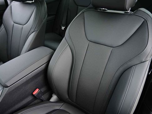 Used 2025 BMW 430i Coupe w/ M Sport Package image 7