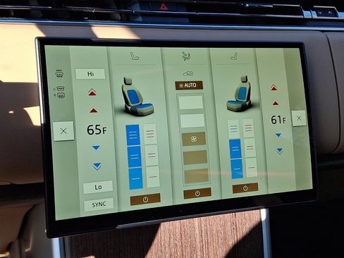 New 2026 Land Rover Range Rover Long Wheelbase SE image 12