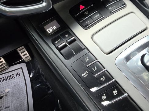 Used 2011 Porsche Cayenne Turbo AWD/4WD image 19