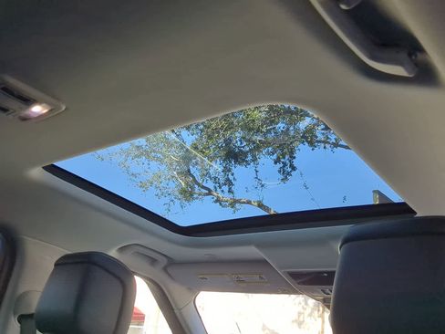 Certified 2024 Land Rover Discovery S image 22