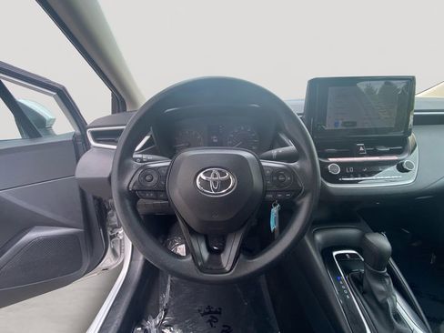 Used 2025 Toyota Corolla LE FWD image 12