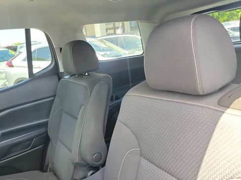 Used 2023 GMC Acadia SLE w/ Driver Convenience Package FWD image 15