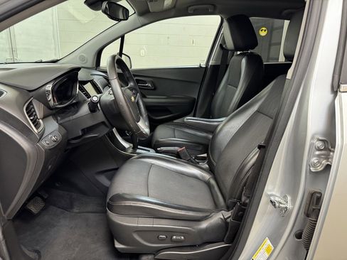 Used 2018 Chevrolet Trax LT w/ LT Convenience Package image 11