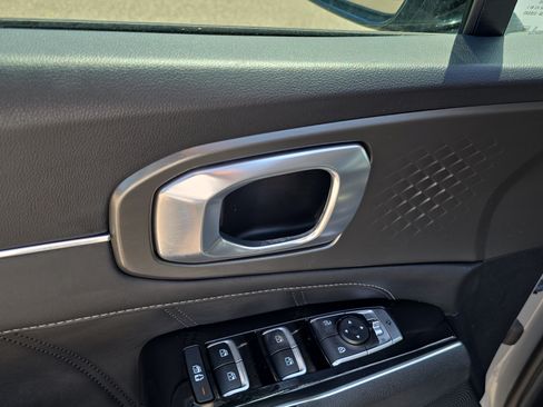 Certified 2023 Kia Sorento SX AWD/4WD image 20