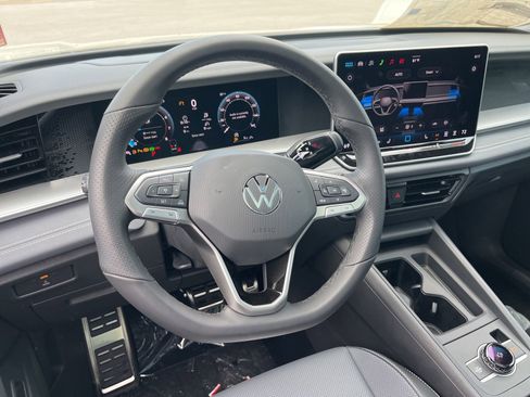 New 2026 Volkswagen Tiguan SE R-Line AWD/4WD image 23