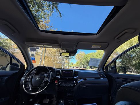 Used 2018 Honda Pilot Touring image 19