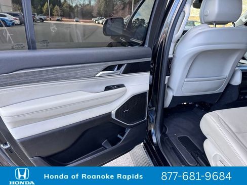 Used 2024 Jeep Wagoneer L Series II w/ Flexible Seating Group image 31