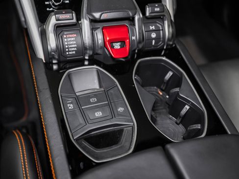 Used 2020 Lamborghini Urus image 46