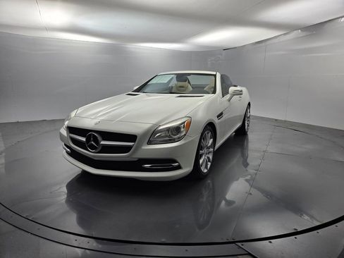 Used 2016 Mercedes-Benz SLK 300 image 4