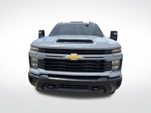 Used 2025 Chevrolet Silverado 2500 Custom w/ Custom Value Package AWD/4WD image 2